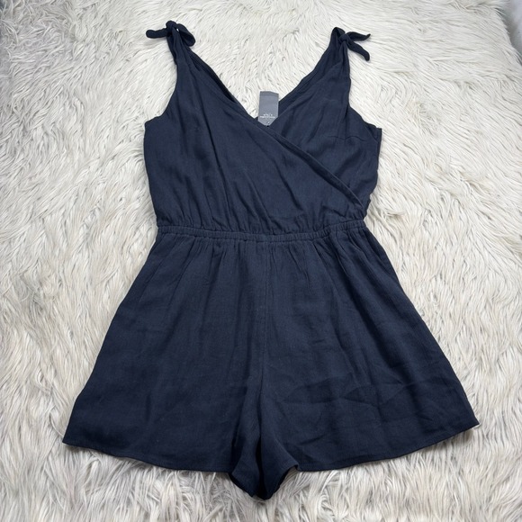 Abercrombie & Fitch Pants - NWT Abercrombie & Fitch Women's MT Black Surplice Tie Strap Romper